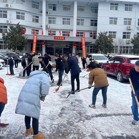 以雪为令全员出动 除雪破冰彰显水利担当