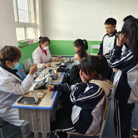 体检保驾护航,学生健康成长——洪山卫生院为第十五中学生健康体检