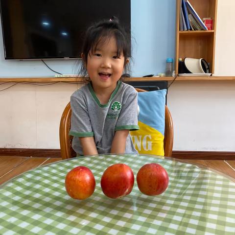 晓月班周一分享《夏季水果》