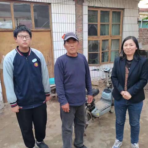 万师访万家  师爱育新人