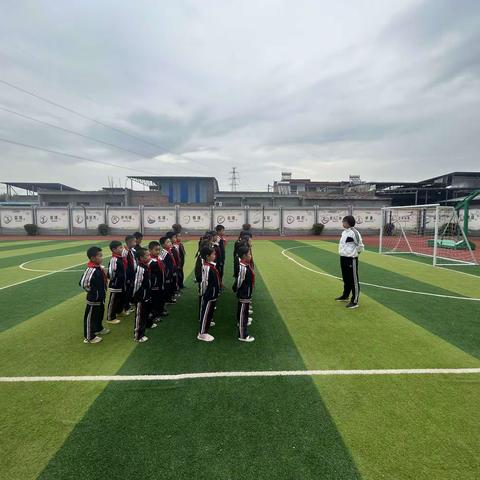 践行新课标理念  精研学科融合  协同以体育人  ---张卜中心小学“三级三类”骨干教师示范课活动纪实