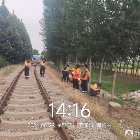 机械化清筛一车间线路工队5月份每月一练、每周一学