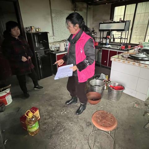 “爱在雷锋月 情暖巾帼红″莲盆嘴村妇联开展系列“学雷锋”志愿服务活动