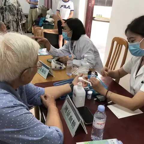 “活力秋日 健康银龄”—千佛山街道千佛山社区计生协会开展健康义诊活动