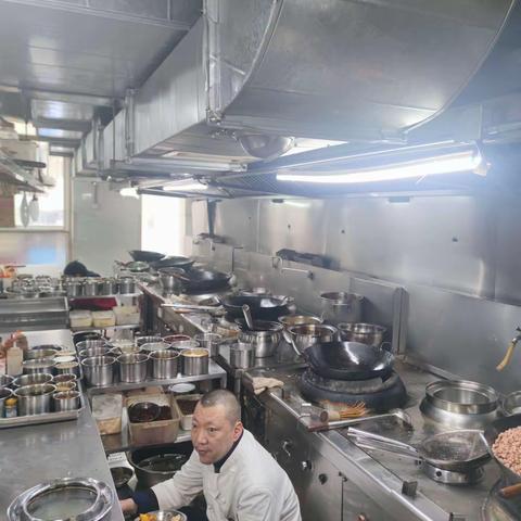东湖街道开展餐饮油烟专项整治行动