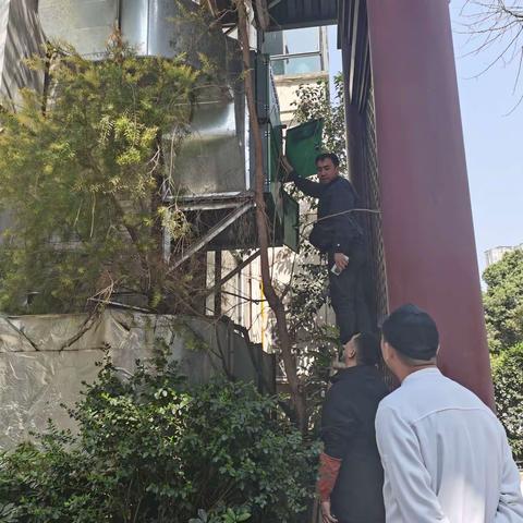 东湖街道开展餐饮油烟专项整治行动