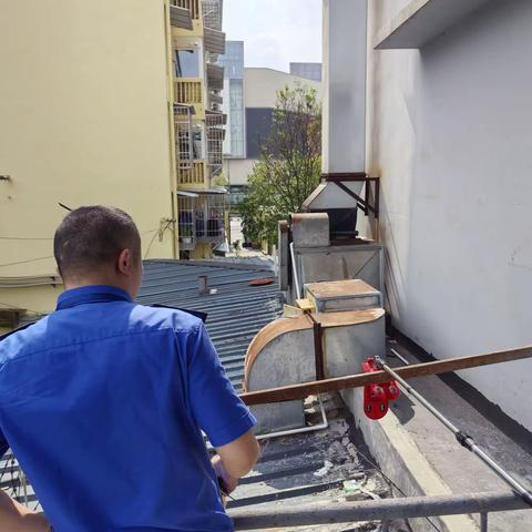 东湖街道开展餐饮油烟专项整治行动