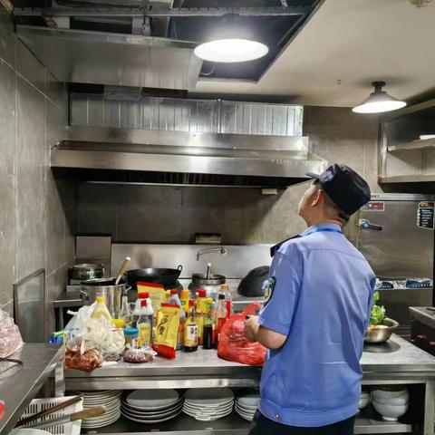 东湖街道开展餐饮油烟专项整治行动