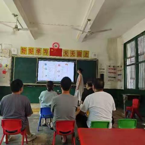 聚焦新课标，把握新教材，践行新理念——记铜钹山小学新教材教研活动