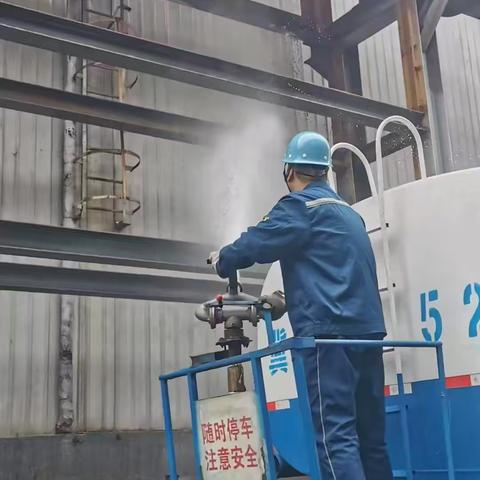 武安市生态环境分局组织新金钢铁开展厂区环境整治专项行动