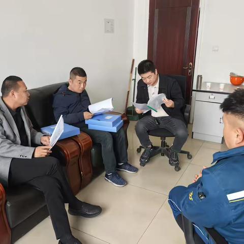 武安市生态环境分局对新金钢铁自行监测情况进行督促指导