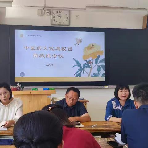 首课化雨润心田，思政筑梦育蓓蕾            —泰安迎春学校小学部落实“首课思政负责制”掷地有声