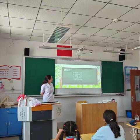 石楼中学小学三年级一班家长大讲堂～青少年健康教育