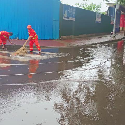 雨水撤离，忙碌的身影还没休息！