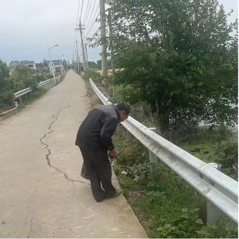 扬州市方巷镇曹庄村:共护绿色环境，共享天蓝地净。