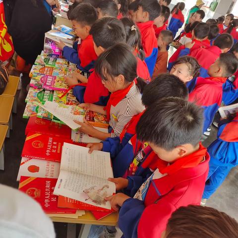 旧城中心小学“普法强基补短板，书香阅读进校园”专项活动