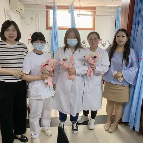 方庄航天支行开展致敬护士节活动