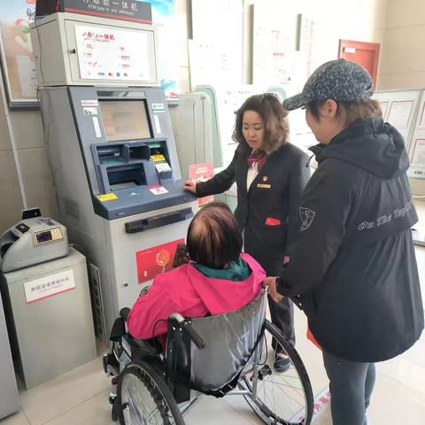 方庄航天支行开展“普及金融知识，守护钱袋子”反诈宣传活动