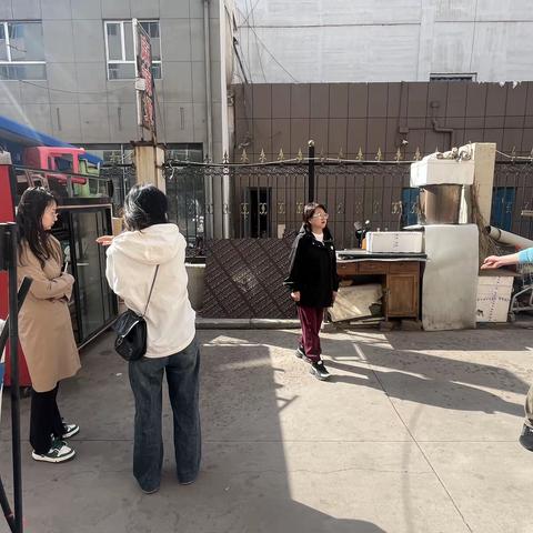 清理小区卫生，排除消防安全隐患，共建美好家园