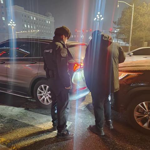 【特警五大队】夜间执勤期间先期处置2起交通事故