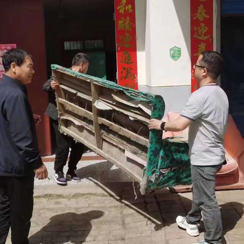 草帽雨靴祐余身   两驱五菱任我行