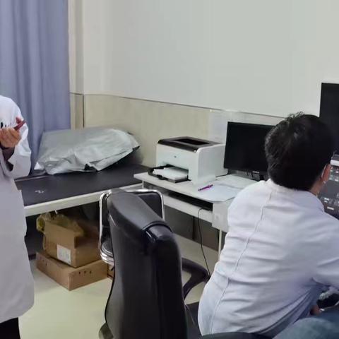 内蒙古自治区妇幼保健院乳腺专家吴高春一行赴清水河县免费开展义诊