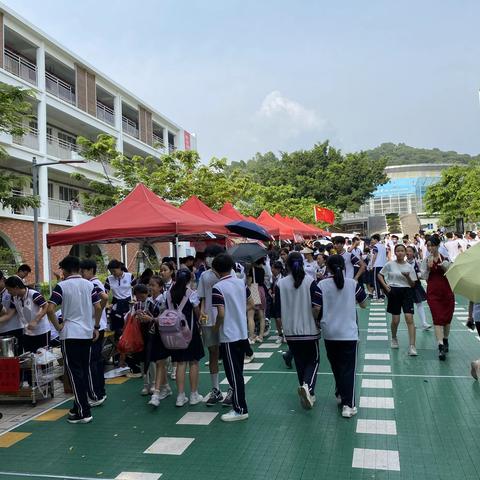 淘出精彩共享快乐，小小摊位大大收获——中澳实验学校公初部学生跳蚤市场活动报道