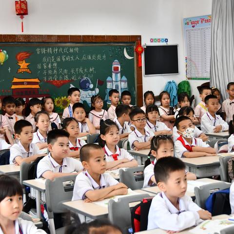 【童心邂逅小学日，成长之旅初体验】——漳州市芗城区实验幼儿园新华西园区开展参观小学活动