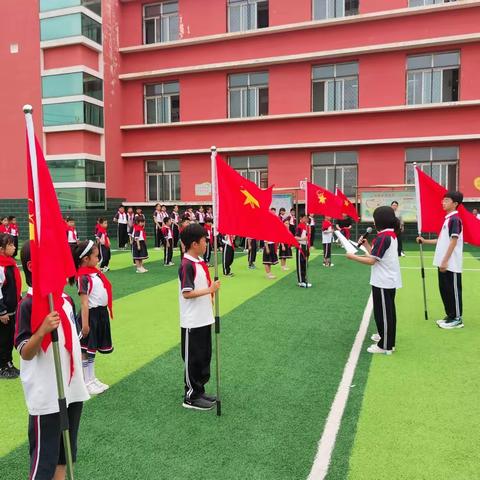 争做新时代好队员——老河头镇沈南小学少先队入队仪式