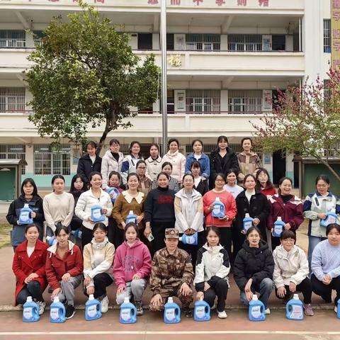 “温馨三月天，浓情三八节” ——天等县把荷乡初级中学“三八女神节”庆祝活动