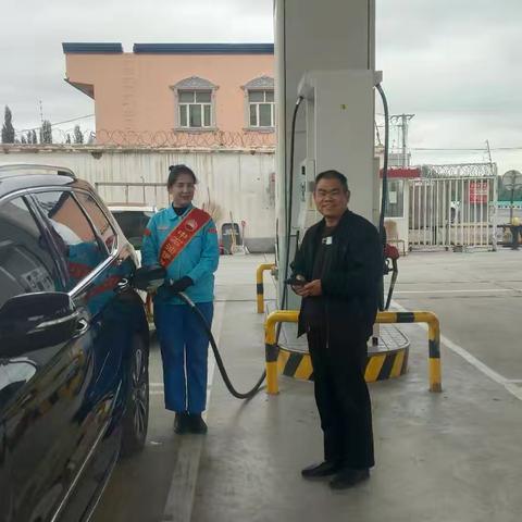 伊犁销售公司阿尕尔森加油站国庆遇中秋 服务暖人心