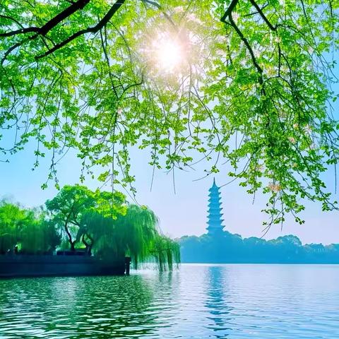 四一班 马烨 课前展示《我爱西湖之美》
