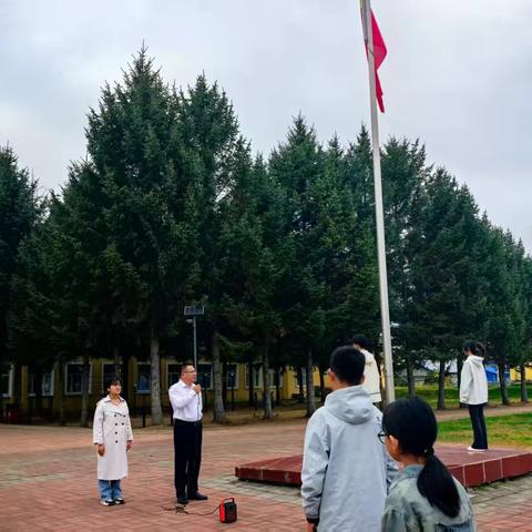 中和镇中学2025年十月一•中秋“双节”假期安全教育主题升旗仪式