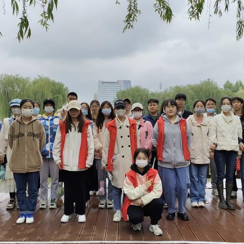 执水上公园之笔，绘五彩斑斓青春。