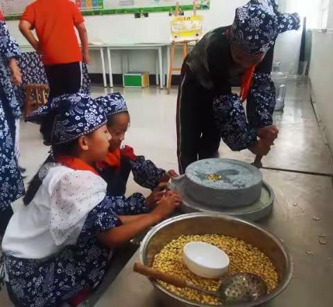 特色美食之渣豆腐——太平小学开展制作渣豆腐活动