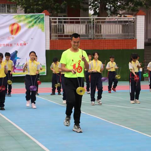 小空竹抖出大“乾坤”