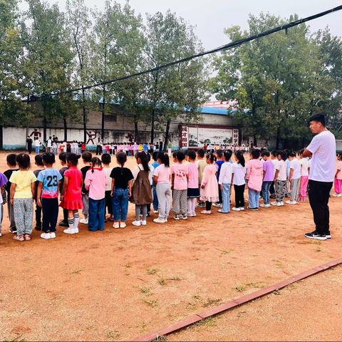 立身之品质   养心之习性——板泉镇中心小学一年级“立规养习”阶段性成果展示