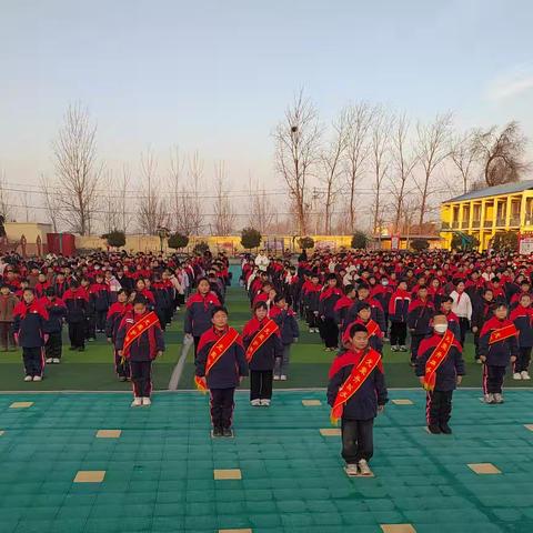 李庄镇中心小学升旗仪式