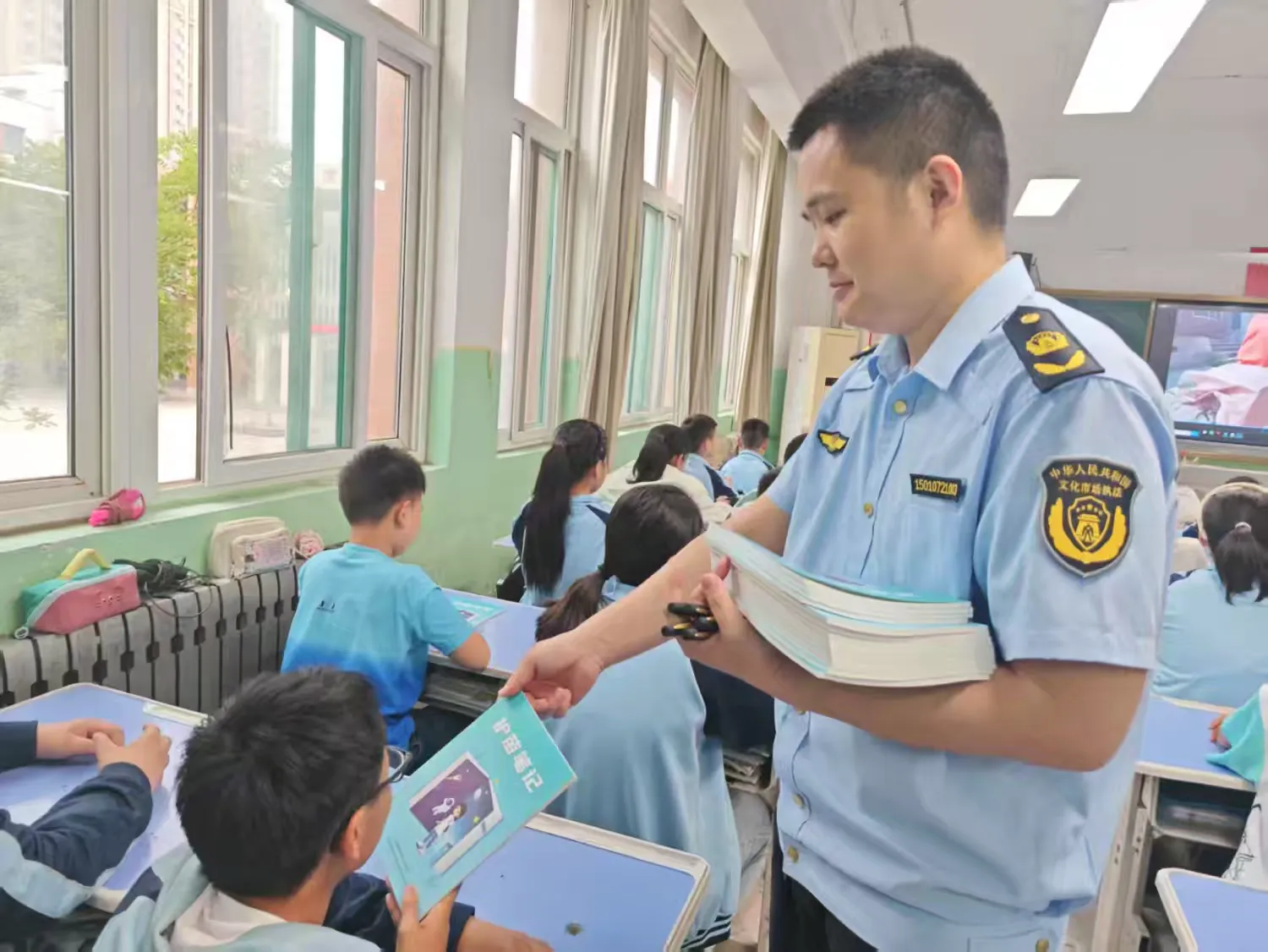 简篇-【多彩文旅】“绿书签”进校园,共护未成年人健康成长