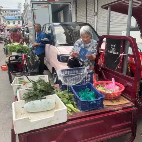 建设银行长葛八七路支行开展“敬老月”便民服务活动