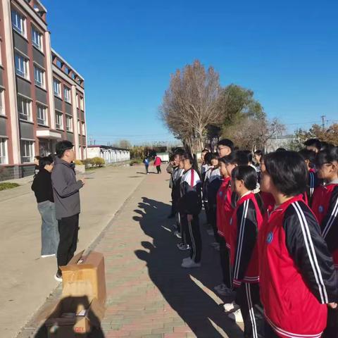 奋勇向前  学习榜样——古榆树中学对在随堂练习中表现优异的学生进行表奖