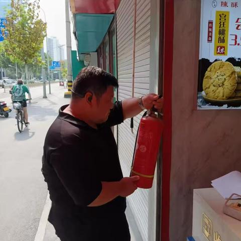 燕翅西社区开展常态化商铺消防安全大检查