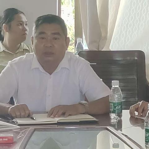 海坡社区集中学习《习近平新时代中国特色社会主义思想学习问答》