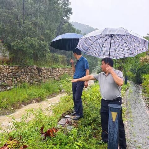 镇安县文化市场综合执法大队开展汛期极端暴雨天气景区安全检查