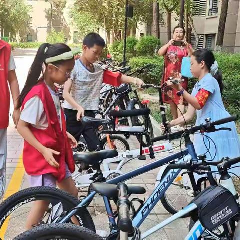 网格联动 | 单车有序齐归位 乐“π少年”勇担当——金地西沣公元二期社区自行车规范停放暑期志愿服务活动纪实