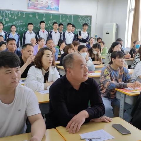 家校同心，携手共行——红云中学九年级一练表彰暨家长会