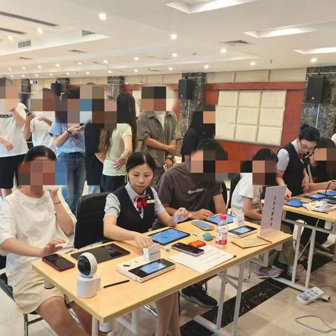 清远分行营业部营业室到某优质单位外拓开卡