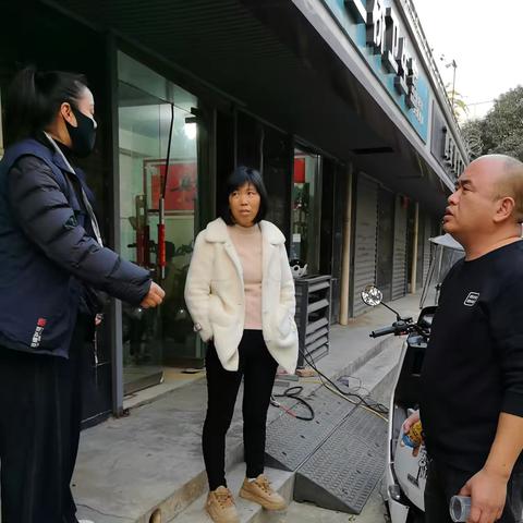 商铺消费起纠纷 网格员调解促和谐