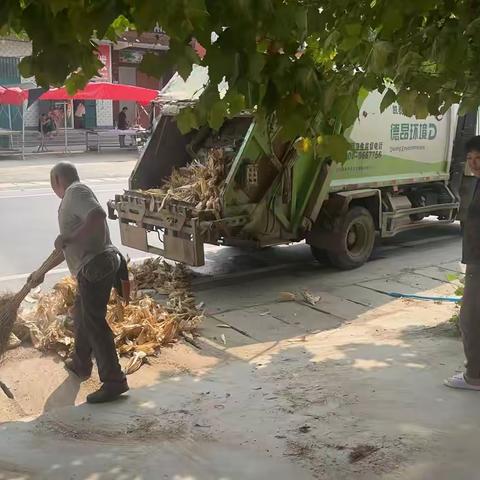 路域整治不停歇 路净景美迎国庆