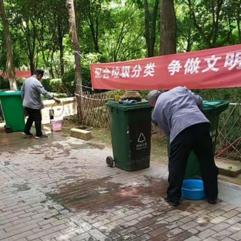 新东社区开展灭蚊蝇集中消杀活动